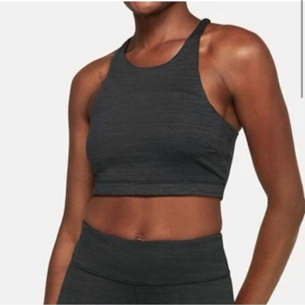 Outdoor Voices black TechSweat High Neck Crop Top
Sports Bra Size small